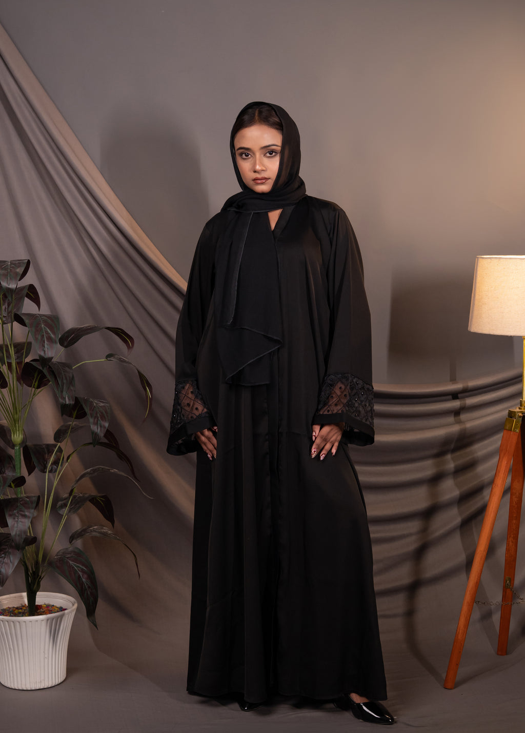 Lumière Black Abaya – Embroidered Cuff Detail