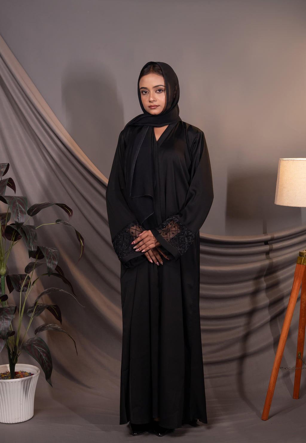Lumière Black Abaya – Embroidered Cuff Detail