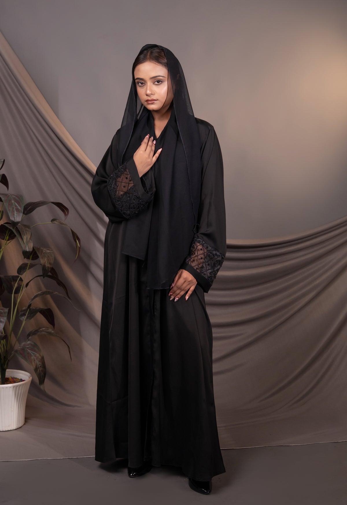 Lumière Black Abaya – Embroidered Cuff Detail