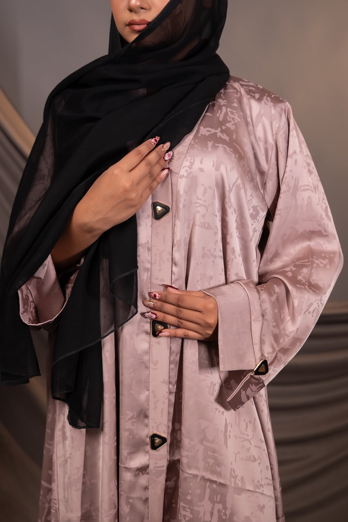 Élan Rose Abaya – Textured Button Front