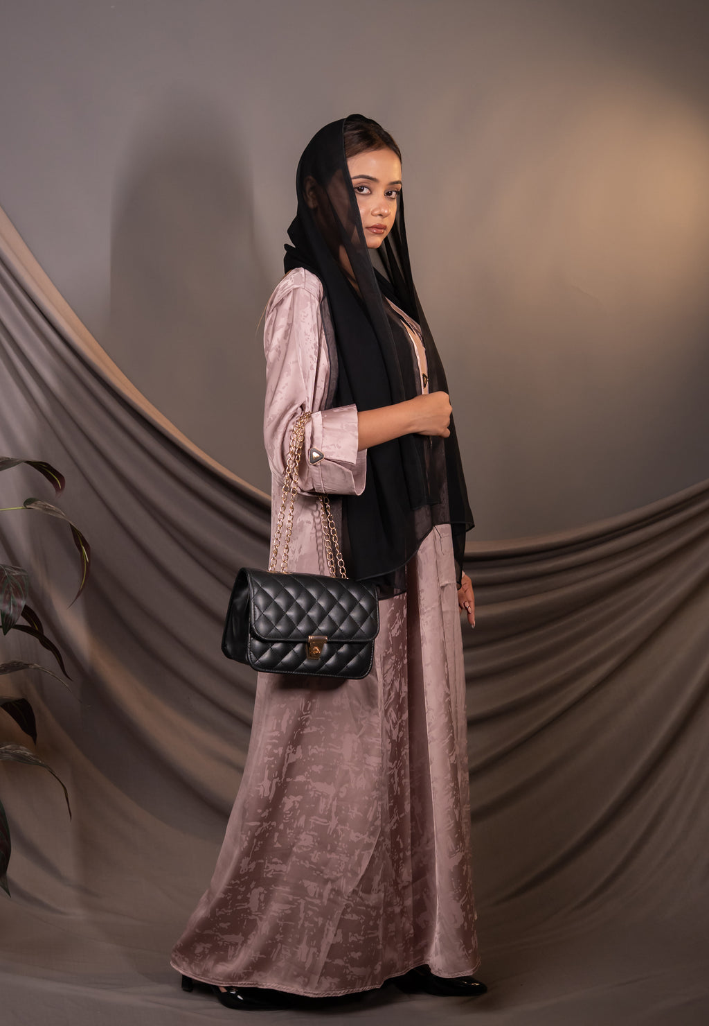 Élan Rose Abaya – Textured Button Front