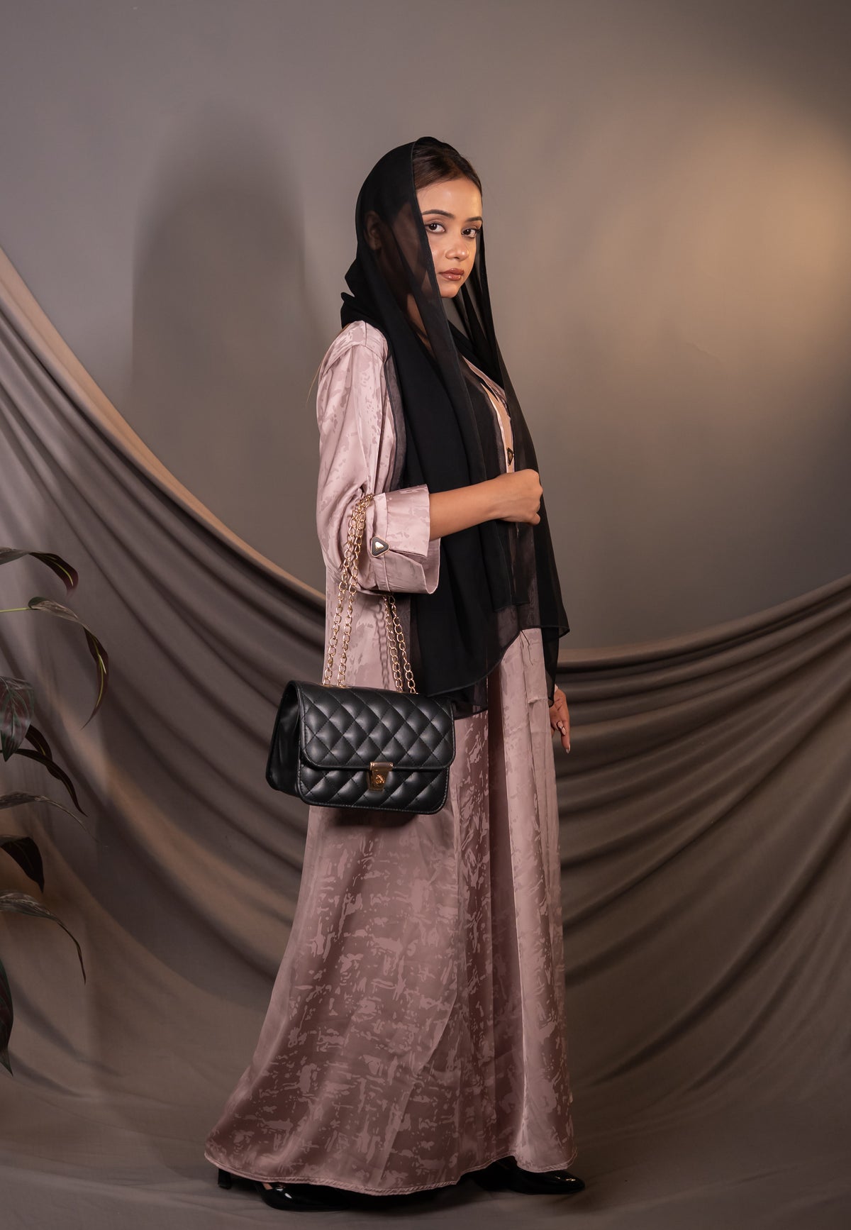 Élan Rose Abaya – Textured Button Front