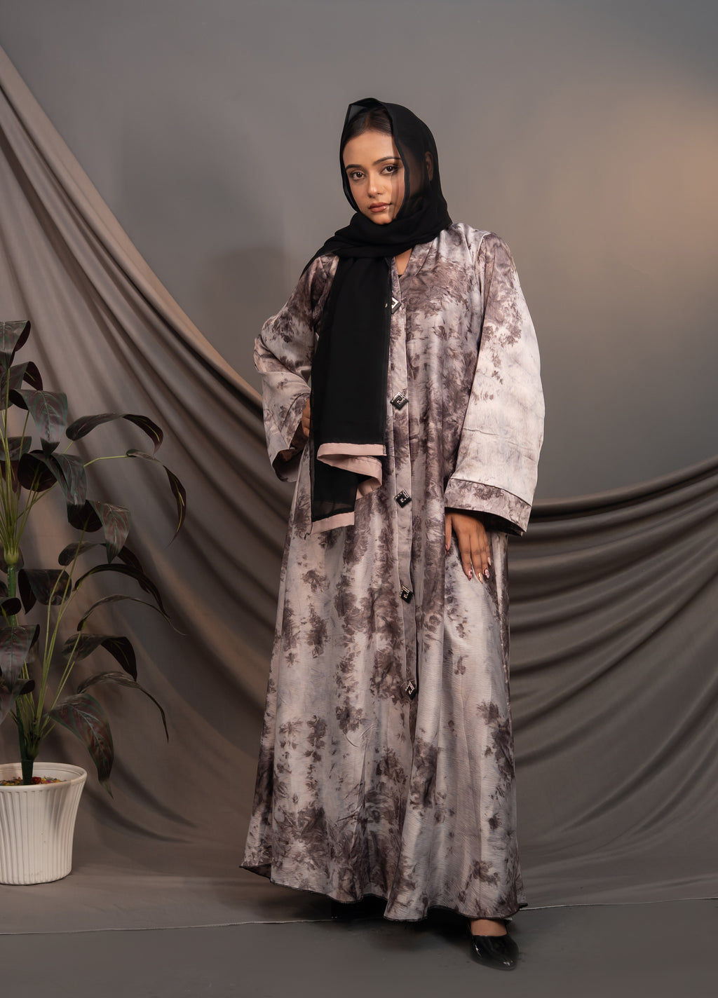 Noiré Mist Abaya – Artistic Print & Contrast Cuff