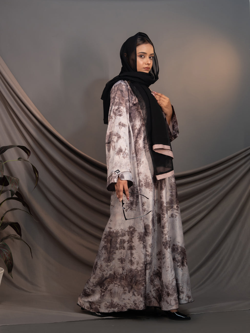 Noiré Mist Abaya – Artistic Print & Contrast Cuff