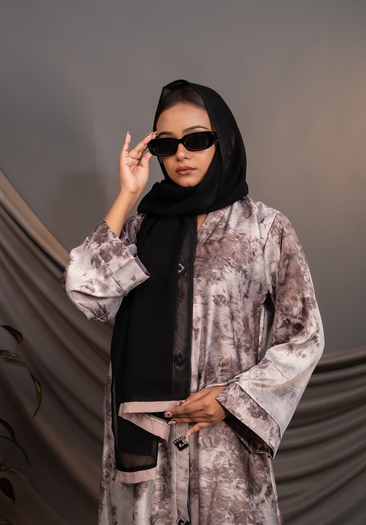 Noiré Mist Abaya – Artistic Print & Contrast Cuff