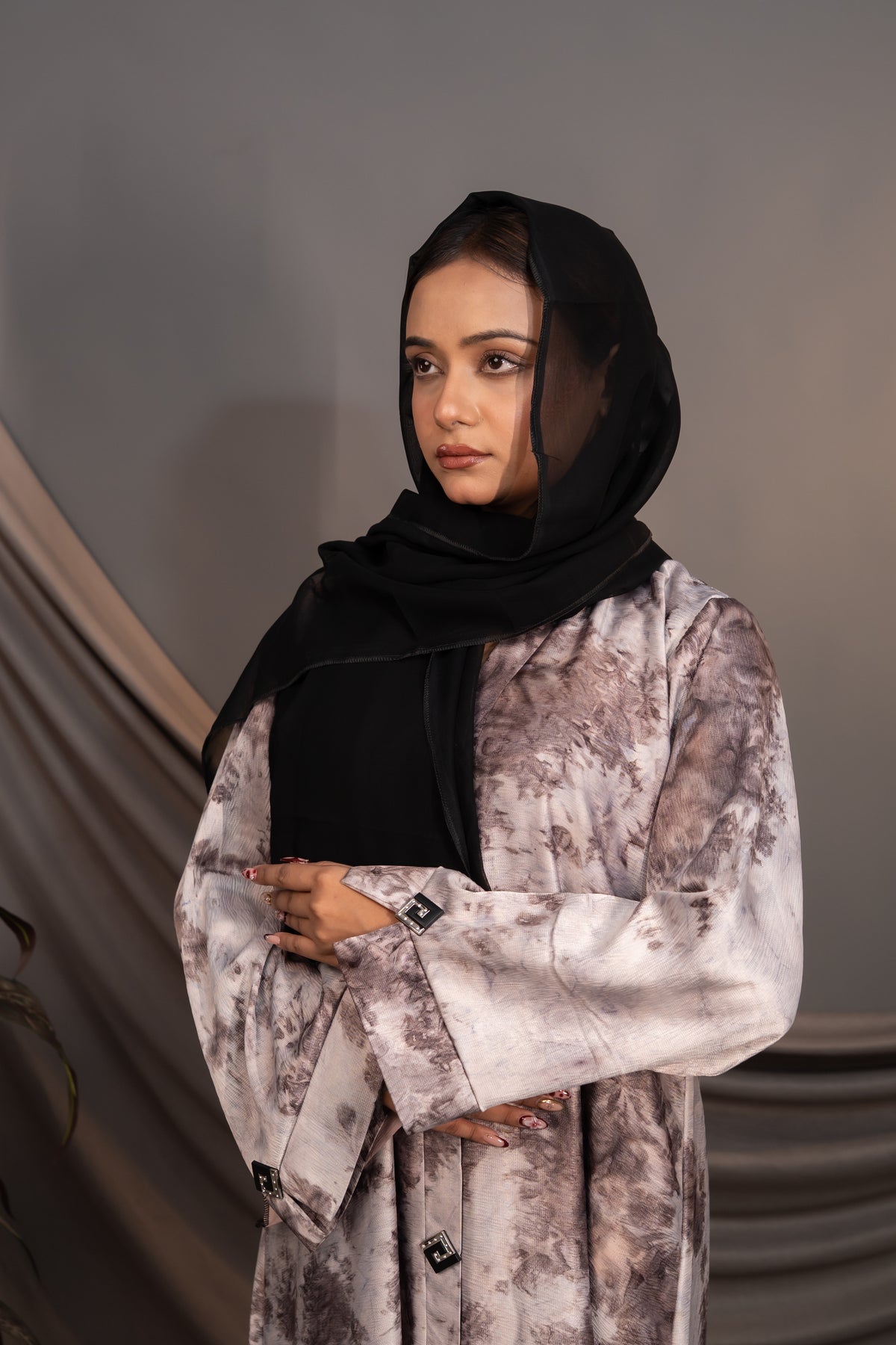 Noiré Mist Abaya – Artistic Print & Contrast Cuff