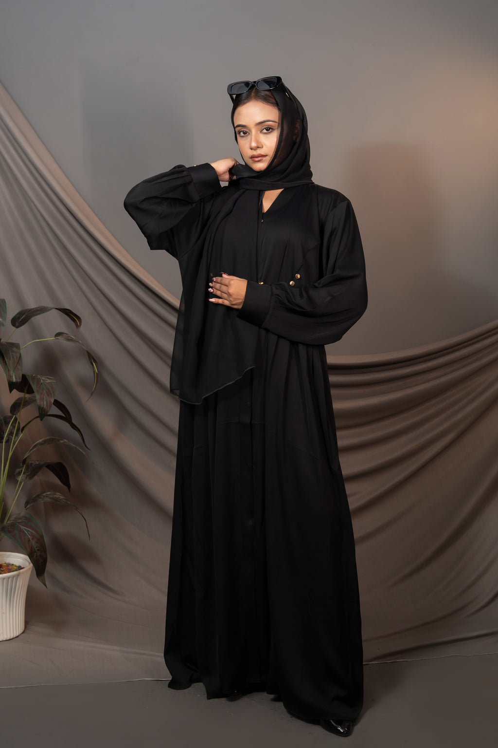 Noiré Grace Abaya – Draped Waist & Cuff Detail
