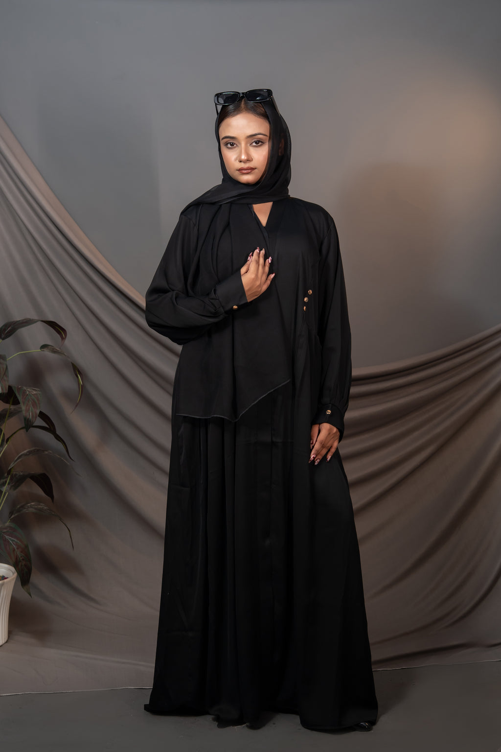 Noiré Grace Abaya – Draped Waist & Cuff Detail