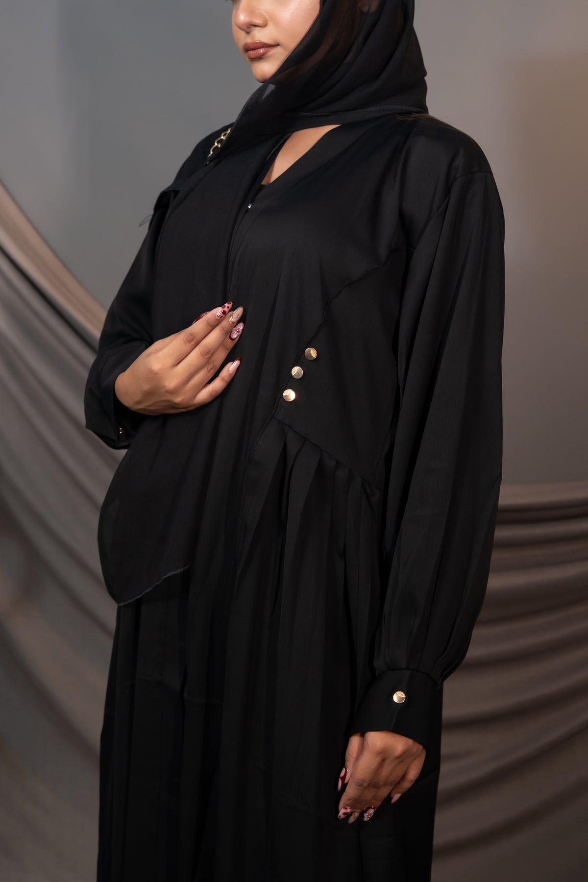 Noiré Grace Abaya – Draped Waist & Cuff Detail