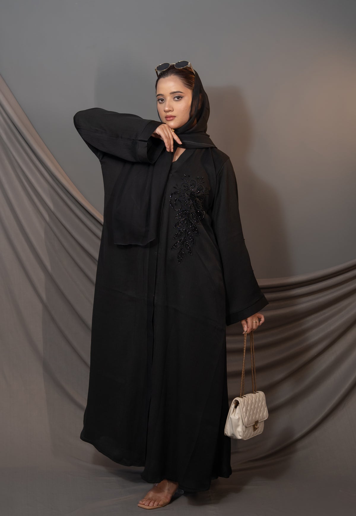 Étoile Noir Abaya – Embroidered Sleeve Detail