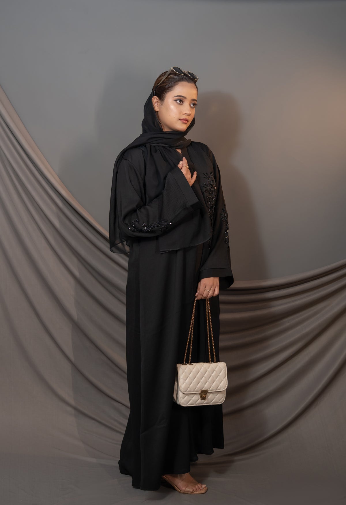 Étoile Noir Abaya – Embroidered Sleeve Detail