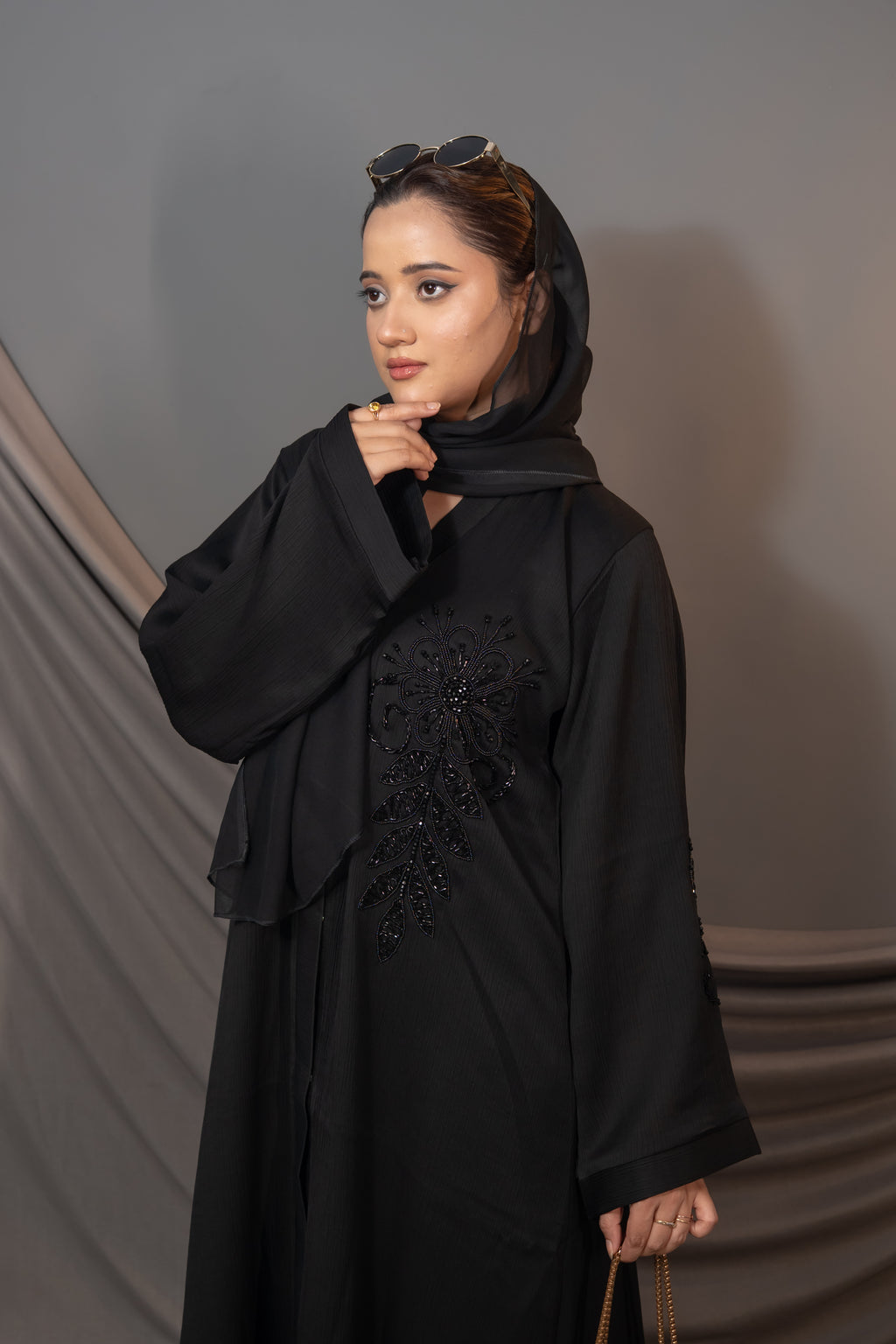 Étoile Noir Abaya – Embroidered Sleeve Detail