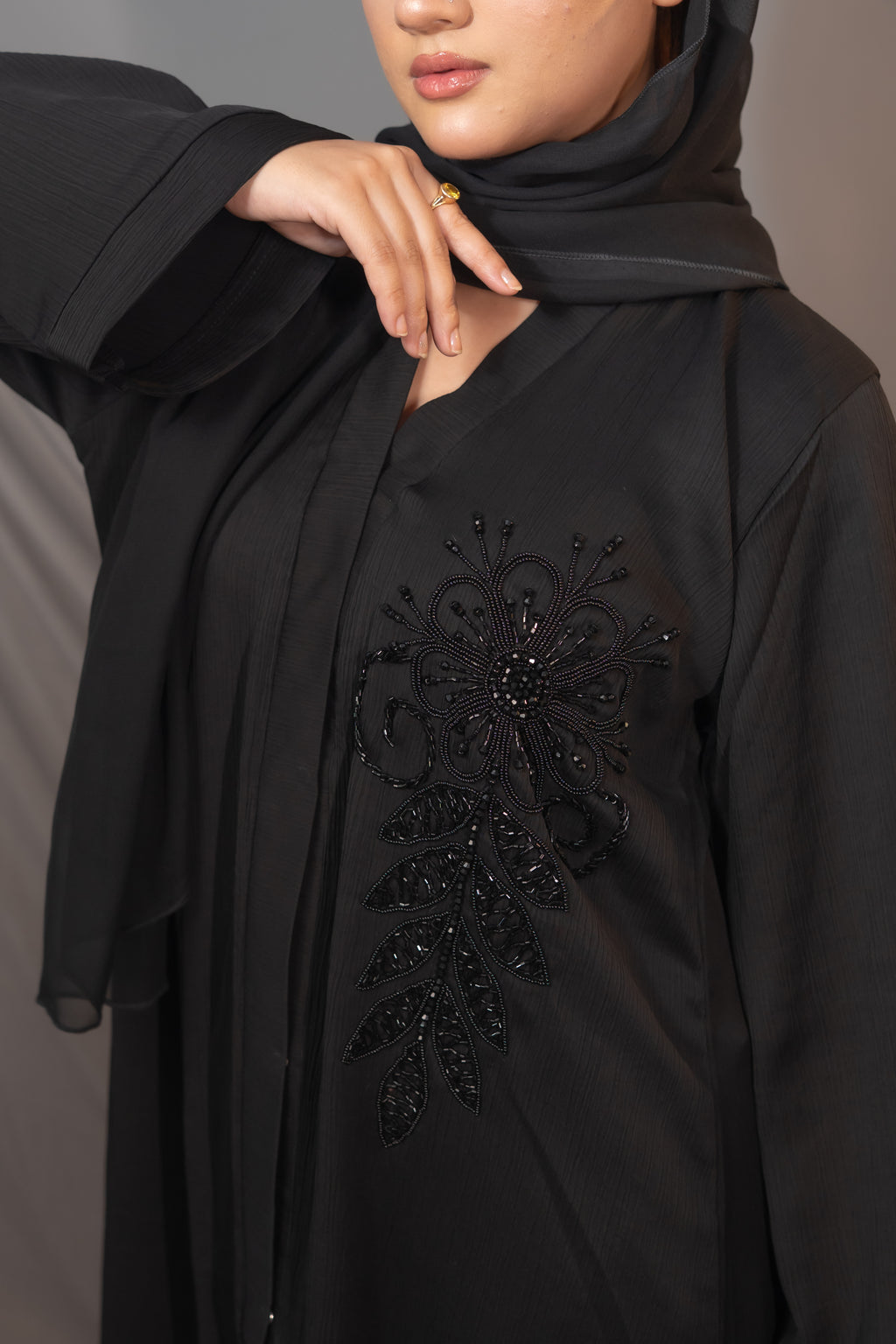 Étoile Noir Abaya – Embroidered Sleeve Detail