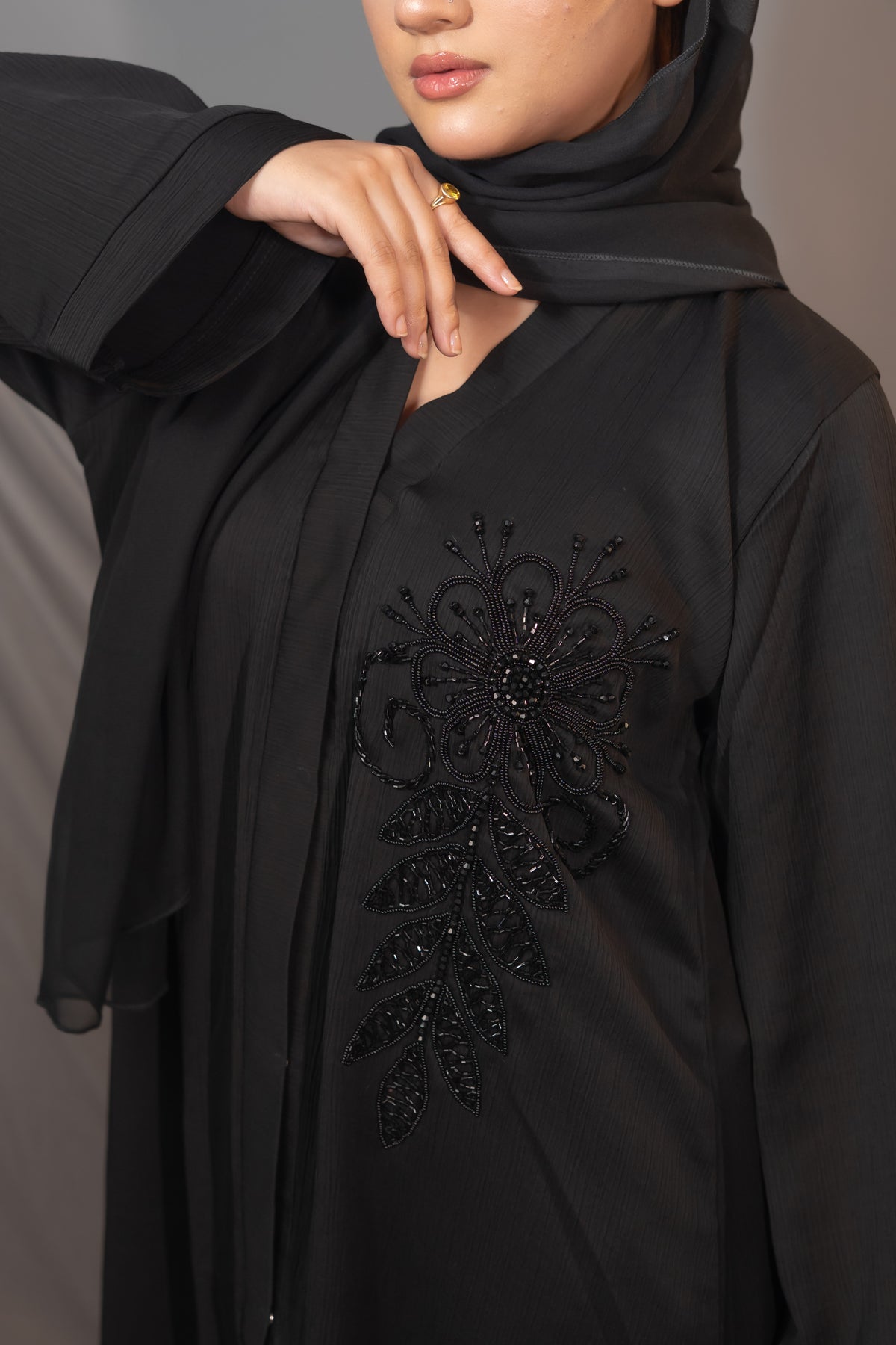 Étoile Noir Abaya – Embroidered Sleeve Detail