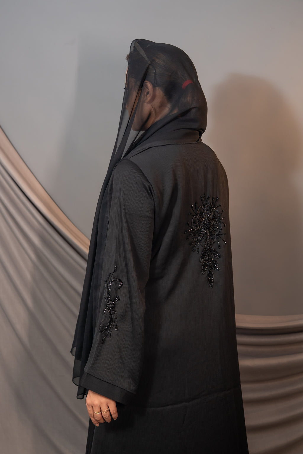 Étoile Noir Abaya – Embroidered Sleeve Detail