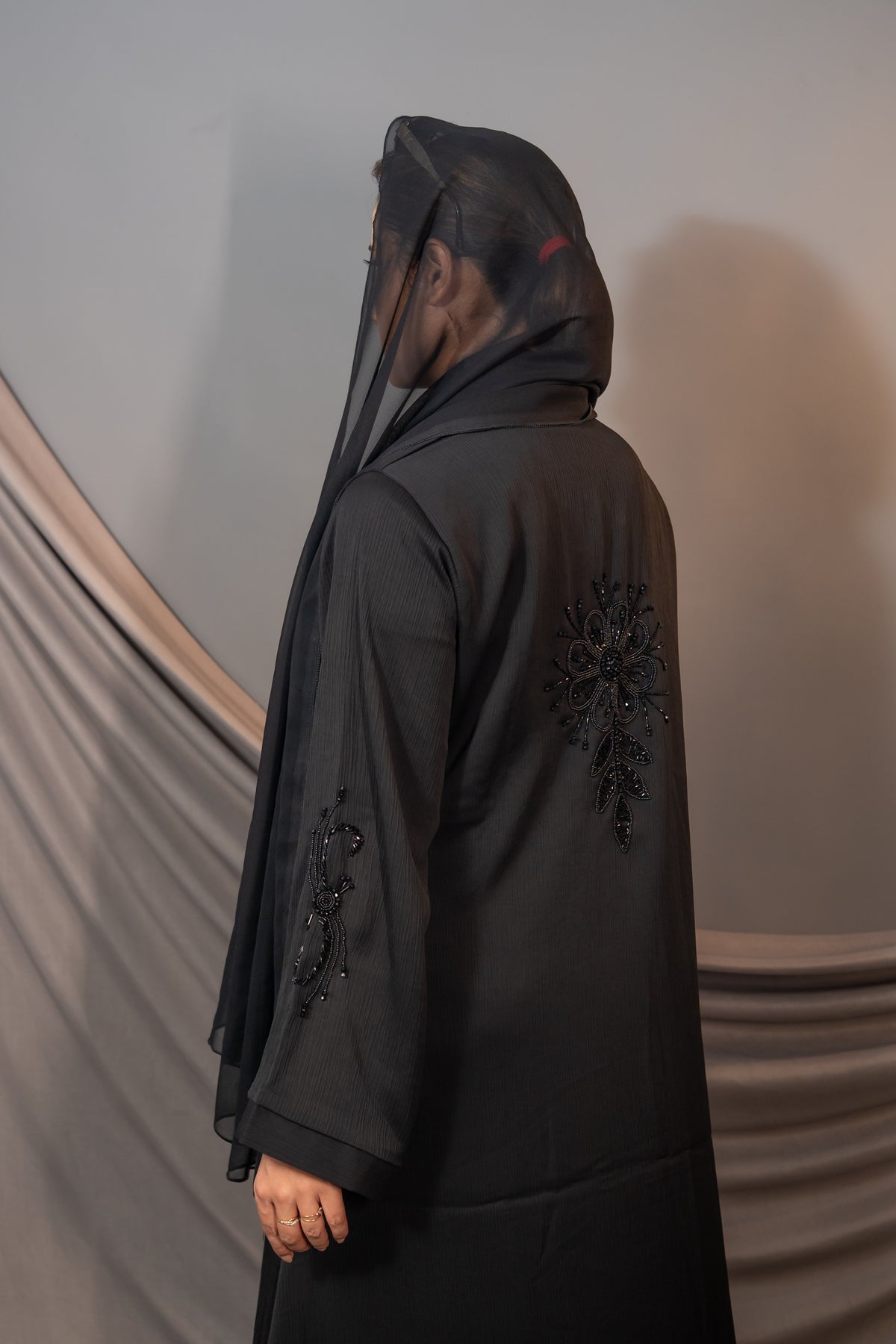 Étoile Noir Abaya – Embroidered Sleeve Detail