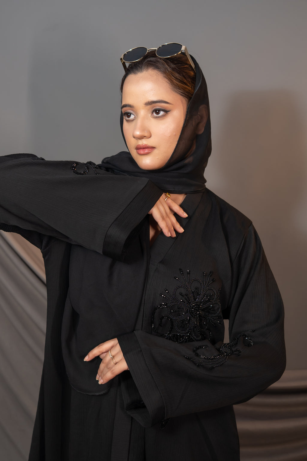 Étoile Noir Abaya – Embroidered Sleeve Detail