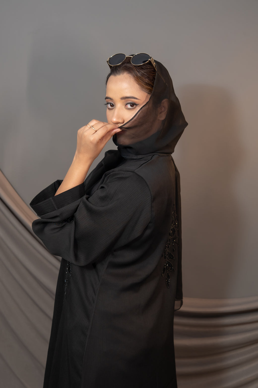 Étoile Noir Abaya – Embroidered Sleeve Detail