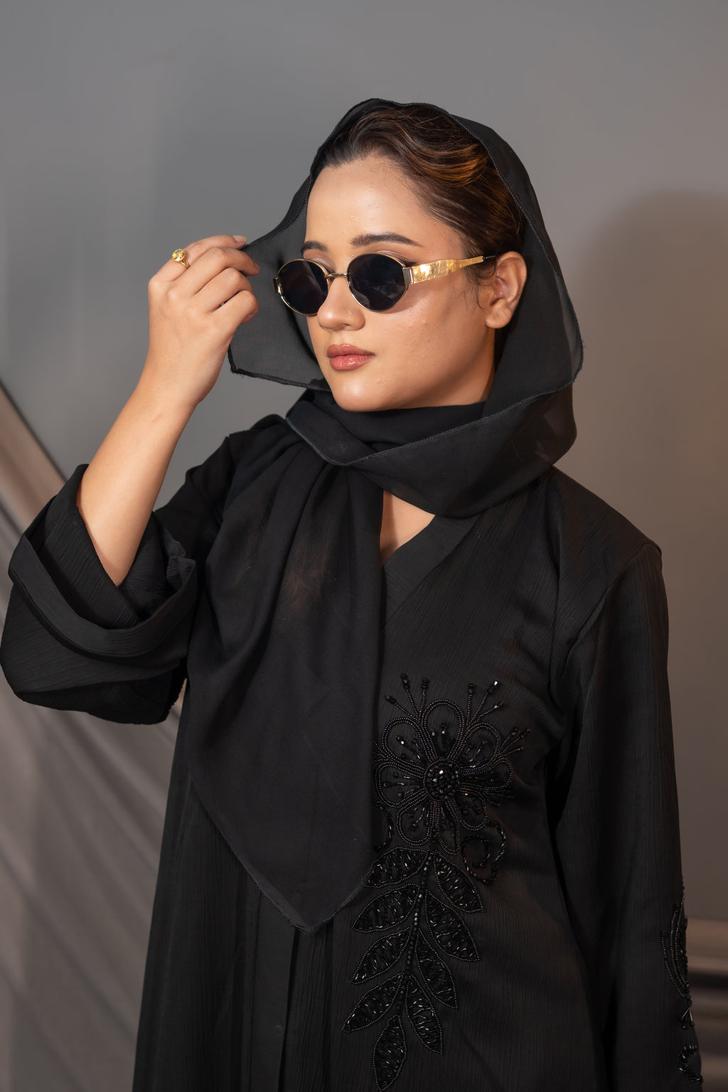 Étoile Noir Abaya – Embroidered Sleeve Detail