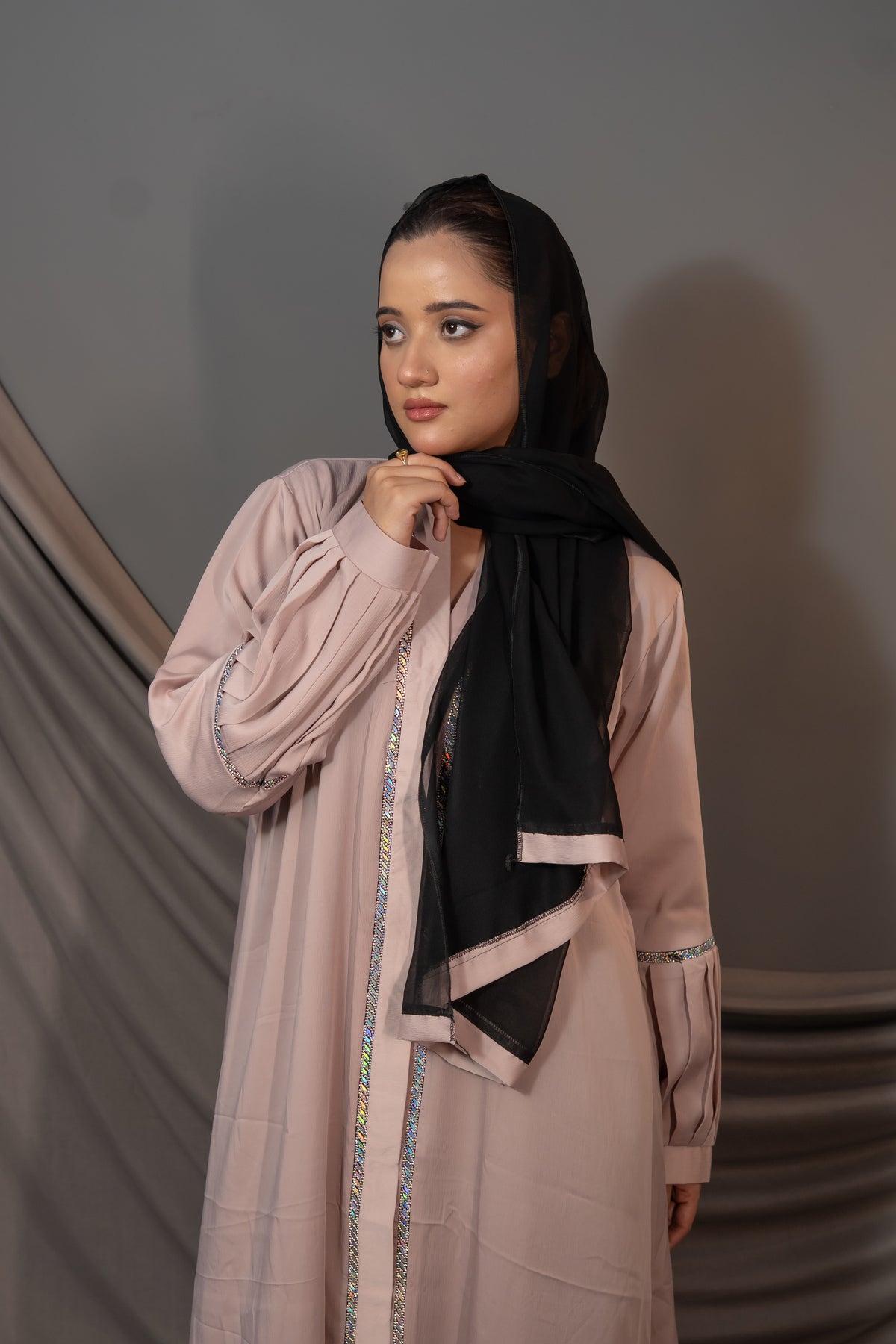Rosé Lumière Abaya – Embellished Border & Pleated Sleeve Detail
