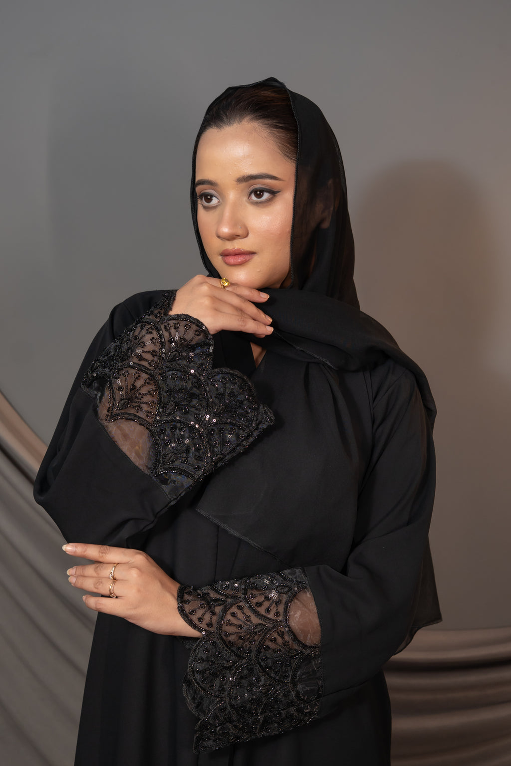 Amara Noir Abaya – Lace Embellished Cuff & Hem Detail