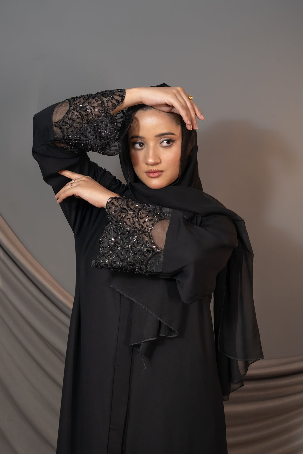 Amara Noir Abaya – Lace Embellished Cuff & Hem Detail