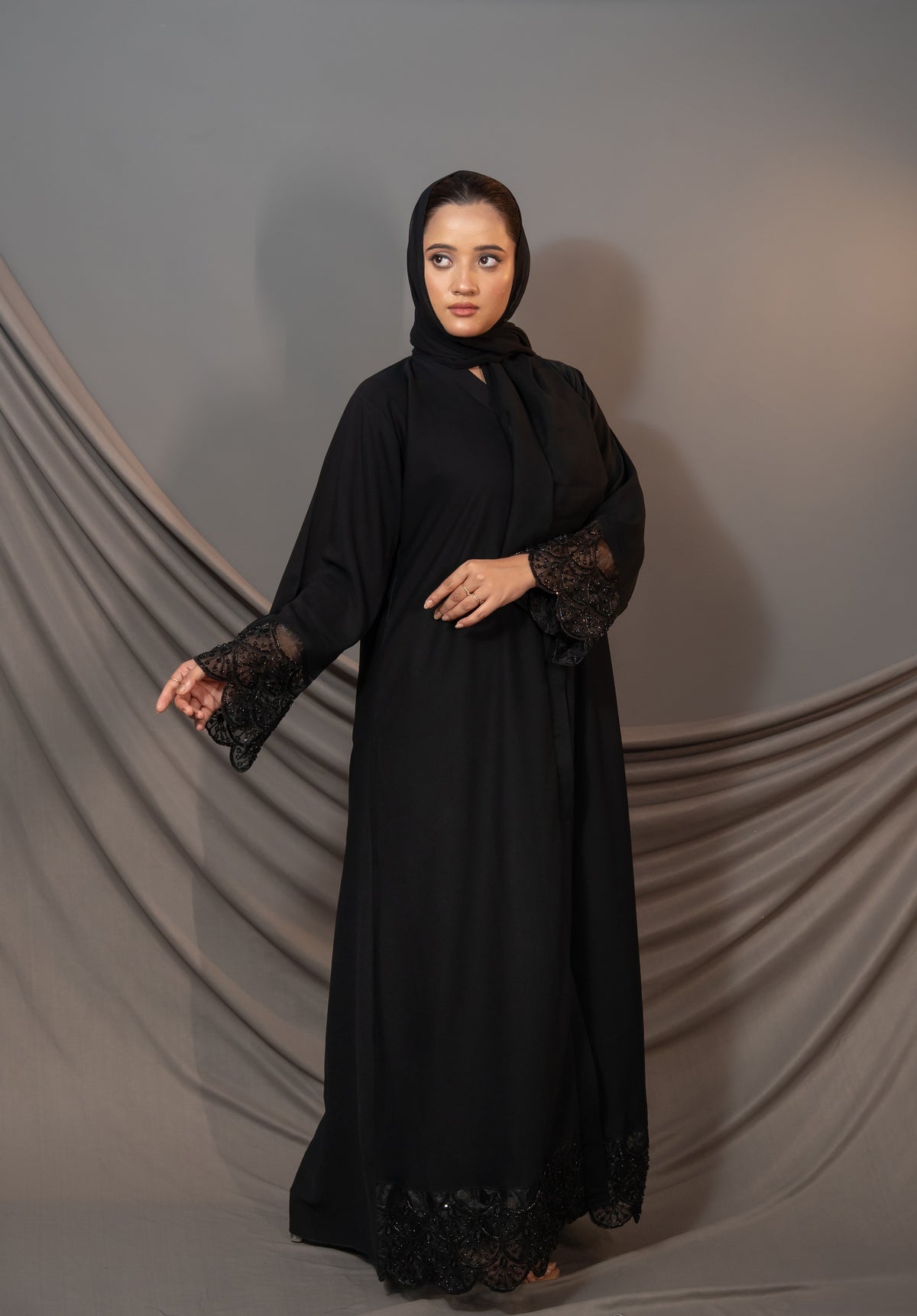 Amara Noir Abaya – Lace Embellished Cuff & Hem Detail