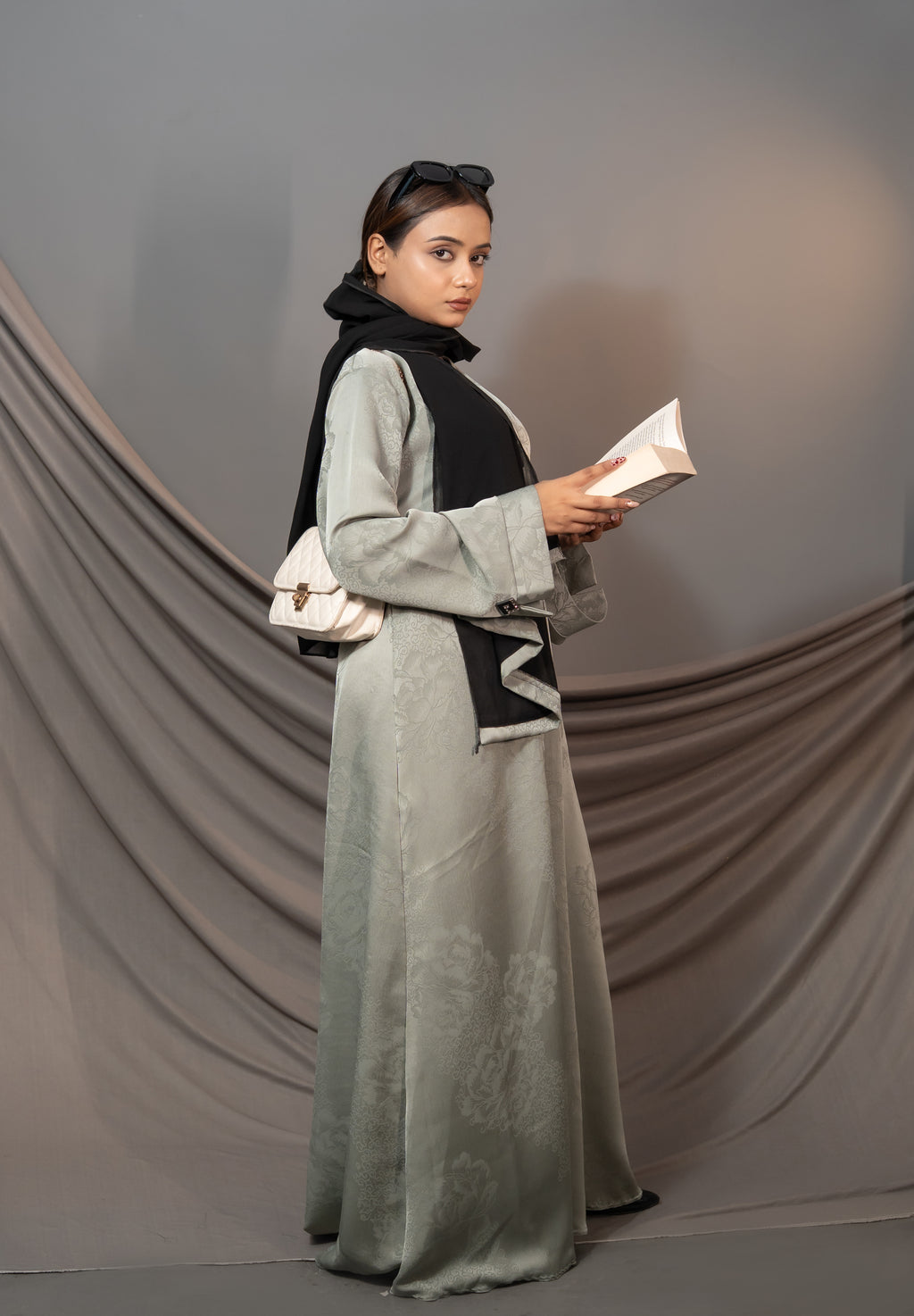 Serein Sage Abaya – Floral Jacquard & Contrast Detail