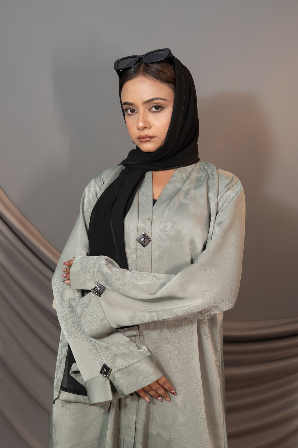 Serein Sage Abaya – Floral Jacquard & Contrast Detail