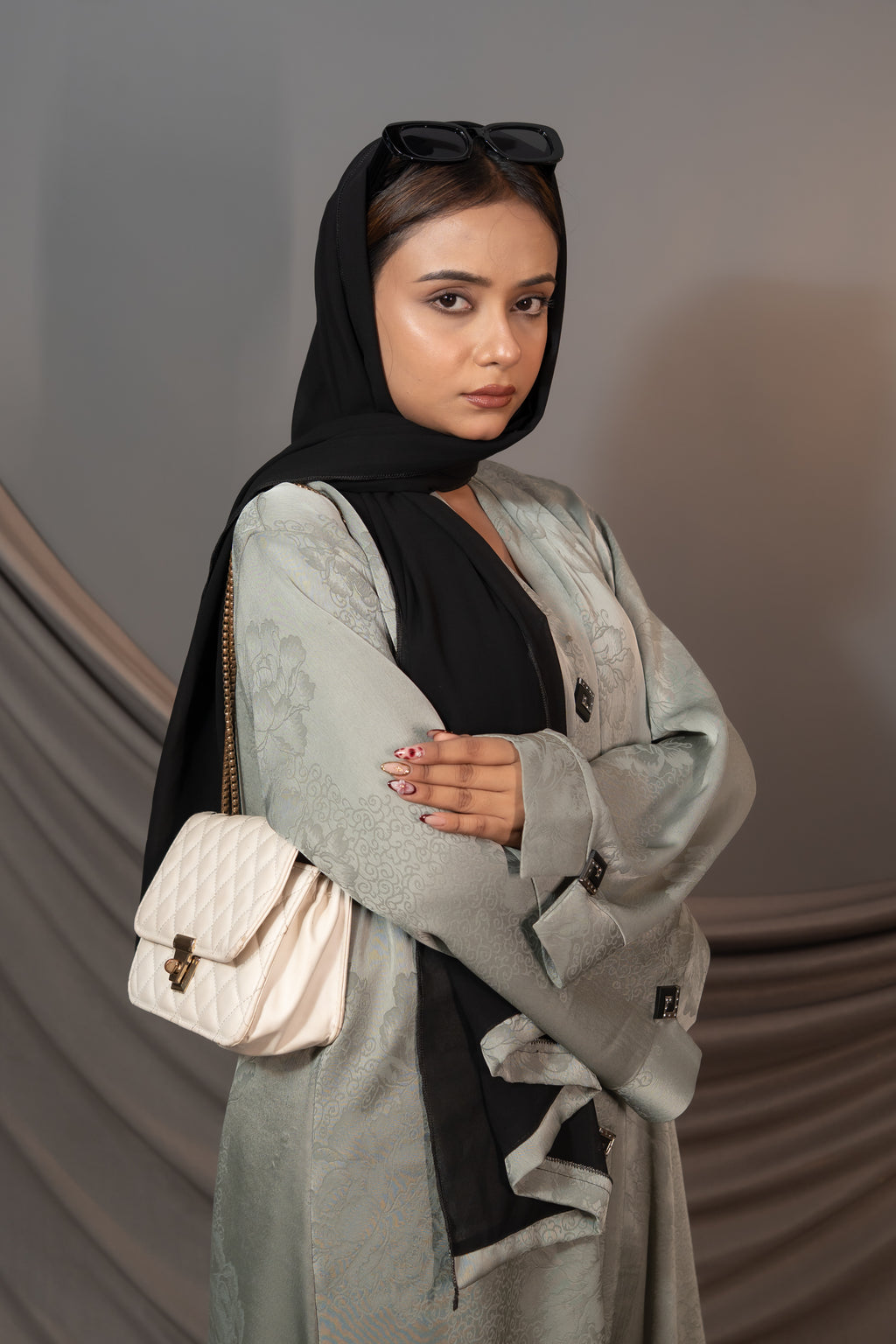 Serein Sage Abaya – Floral Jacquard & Contrast Detail