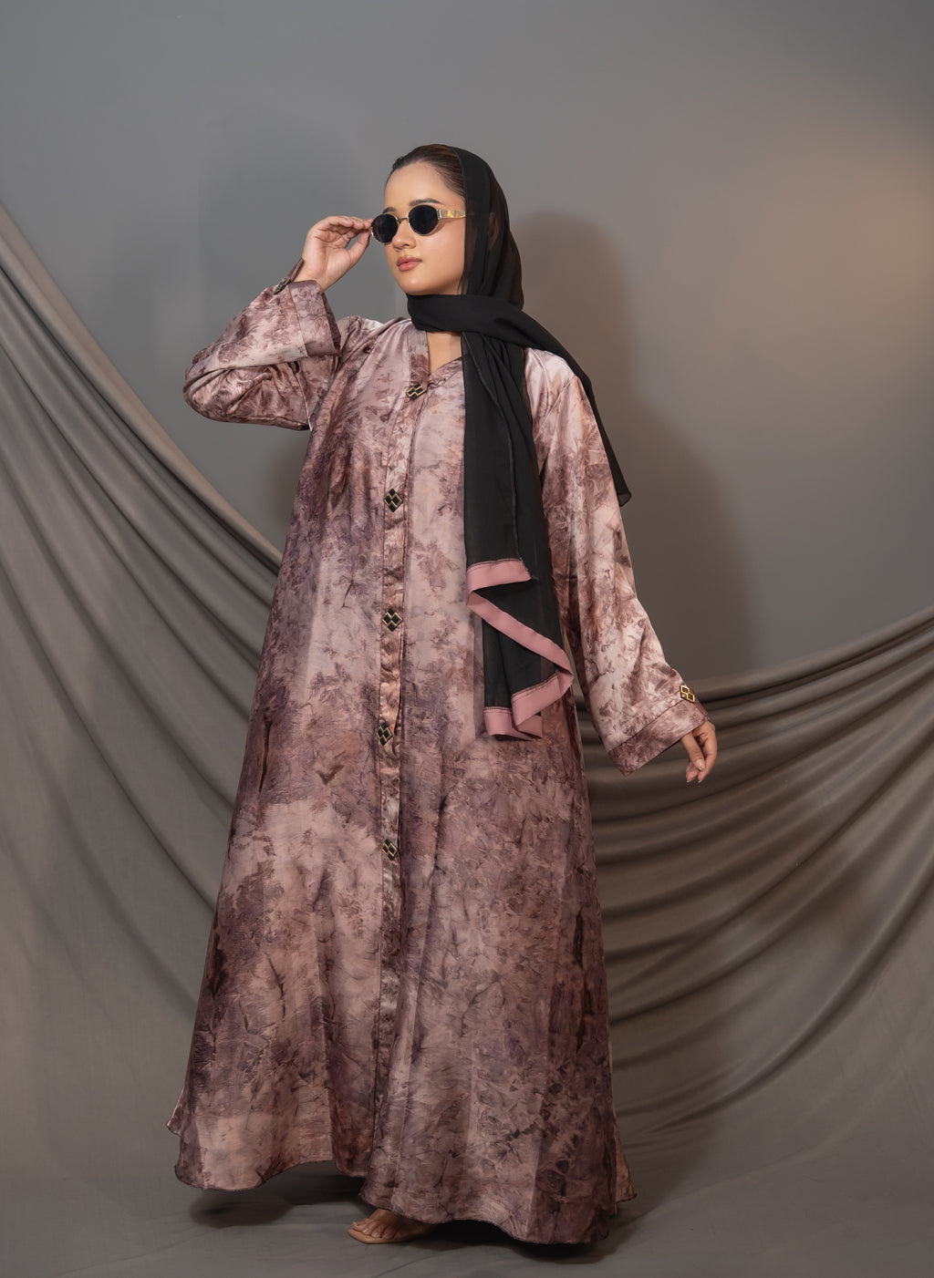 Amara Marble Abaya – Dusty Rose Tie-Dye Satin with Pink-Trim Shawl