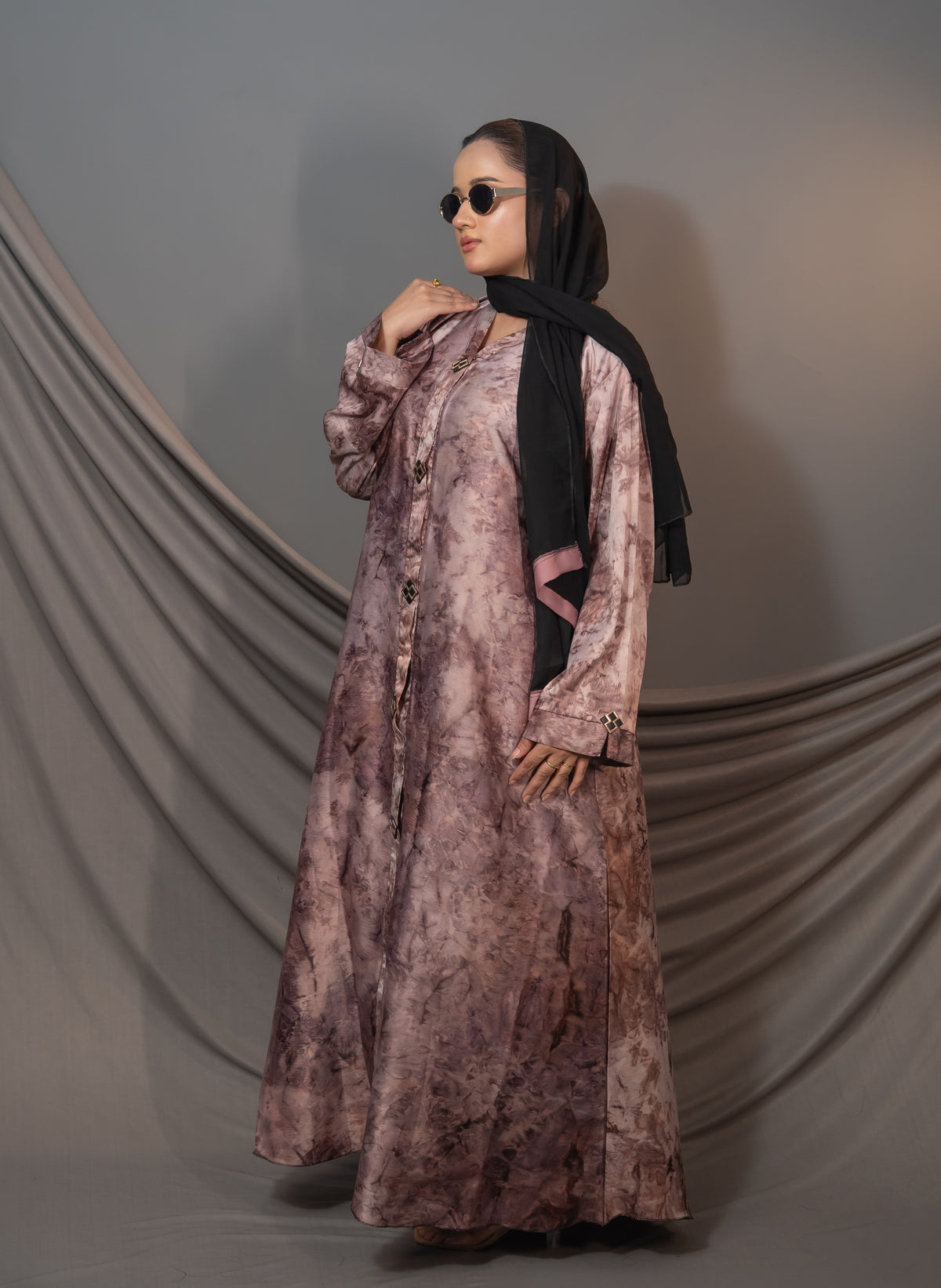 Amara Marble Abaya – Dusty Rose Tie-Dye Satin with Pink-Trim Shawl
