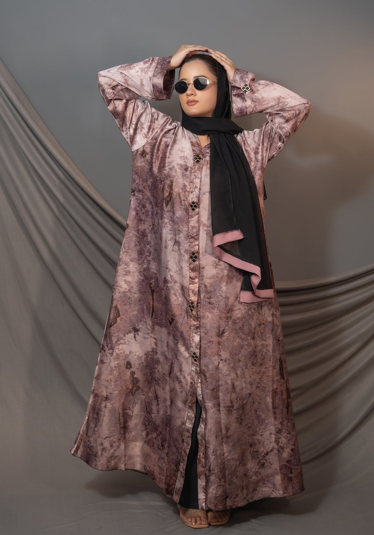 Amara Marble Abaya – Dusty Rose Tie-Dye Satin with Pink-Trim Shawl